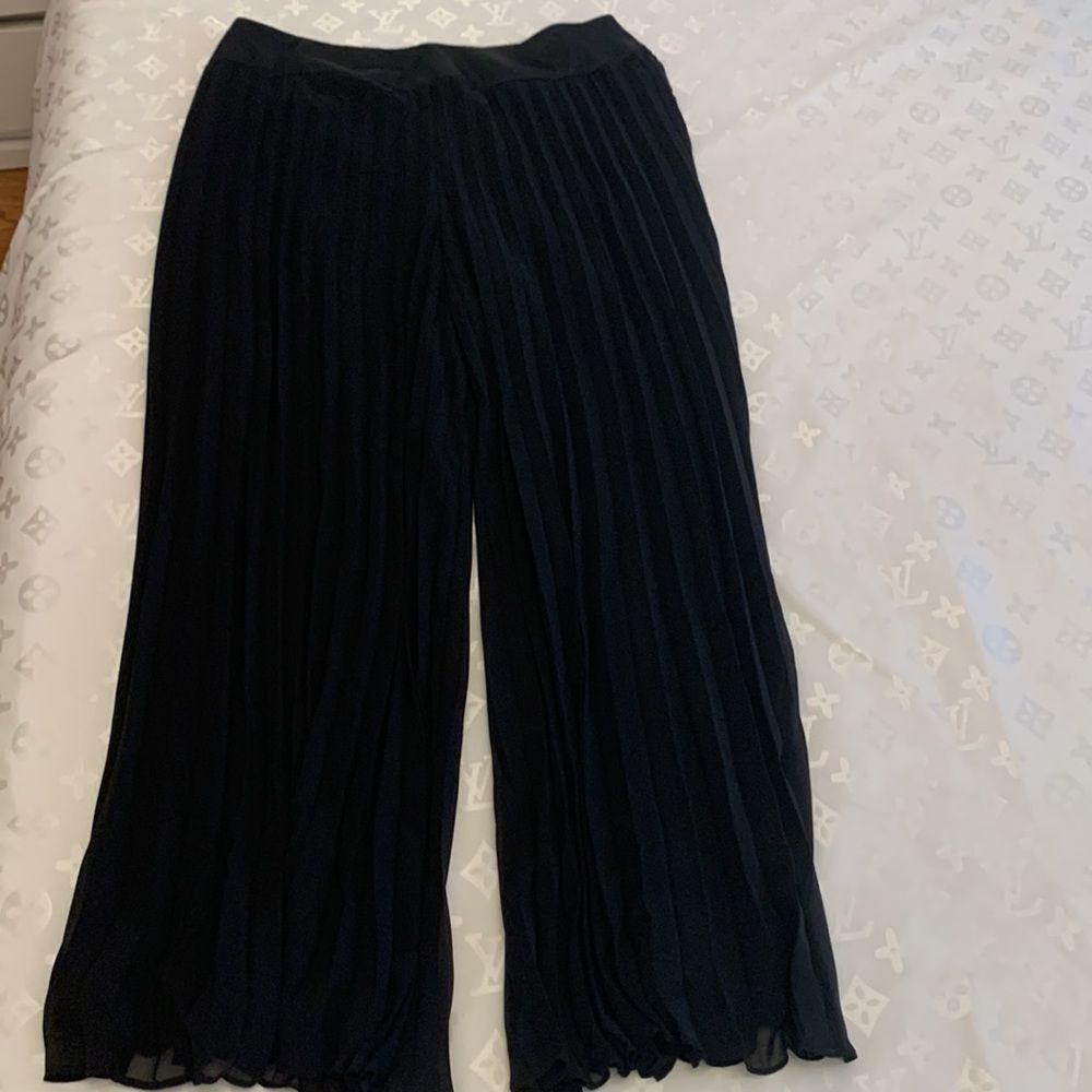 Black Pleated Wide-Leg Pants